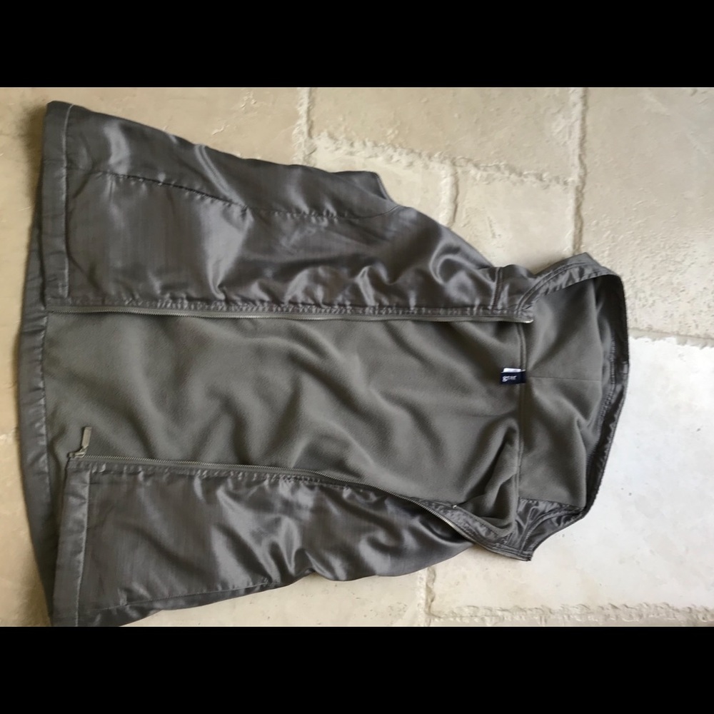 Vest - Picture 6 of 6
